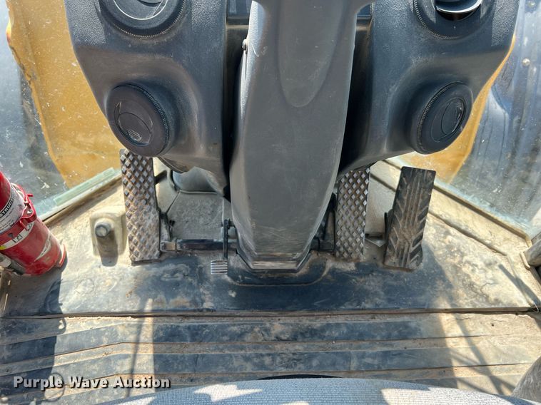 image for item II9243 2010 John Deere 824K  wheel loader