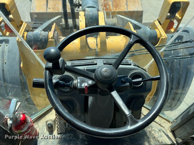 image for item II9243 2010 John Deere 824K  wheel loader