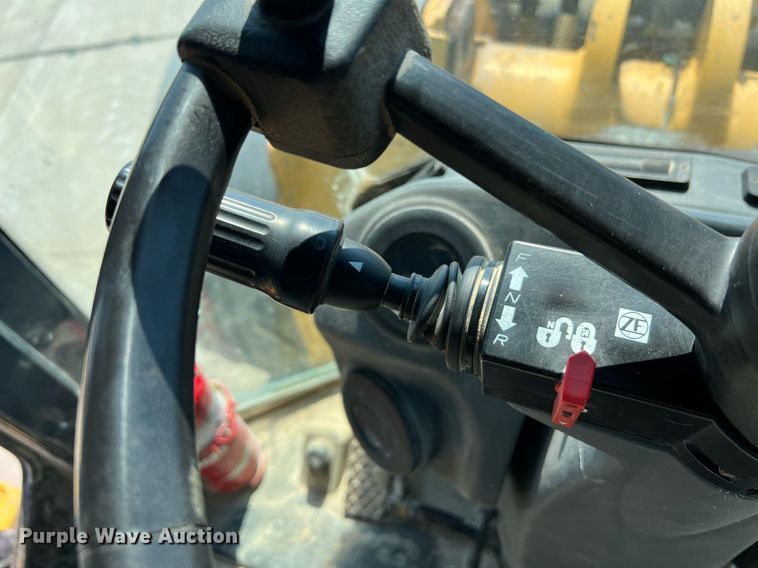 image for item II9243 2010 John Deere 824K  wheel loader