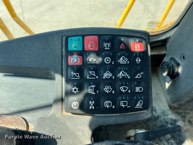 image for item II9243 2010 John Deere 824K  wheel loader