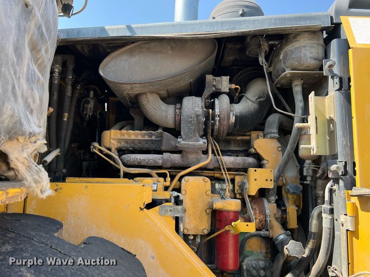 image for item II9243 2010 John Deere 824K  wheel loader