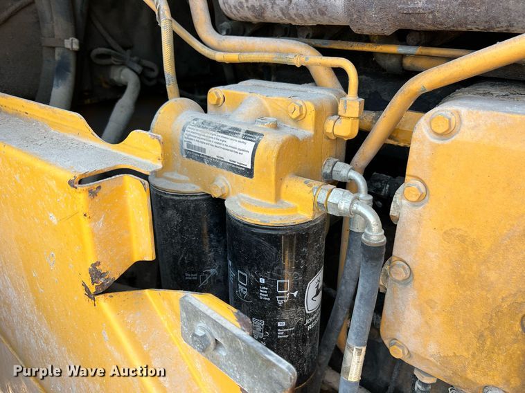 image for item II9243 2010 John Deere 824K  wheel loader