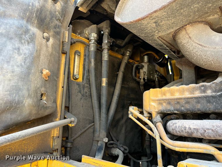 image for item II9243 2010 John Deere 824K  wheel loader