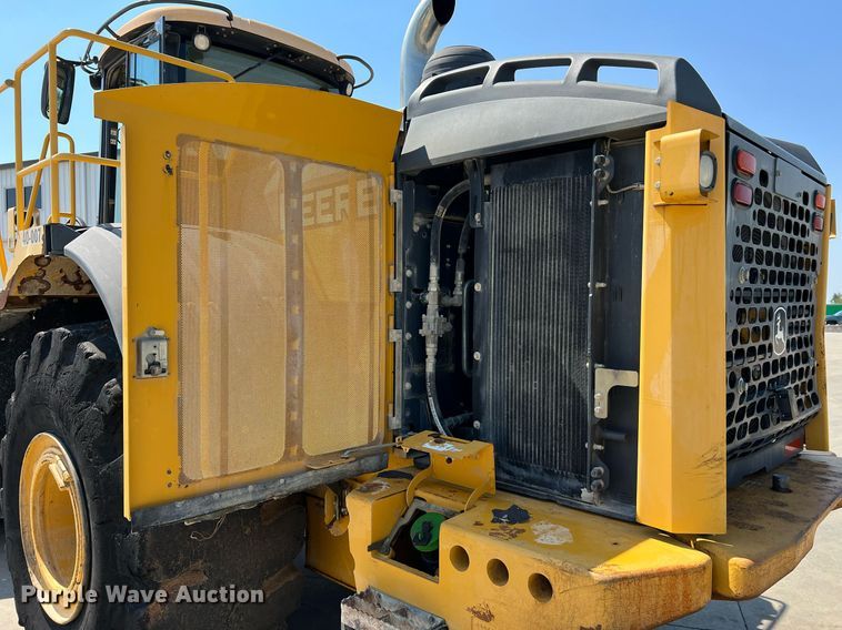 image for item II9243 2010 John Deere 824K  wheel loader