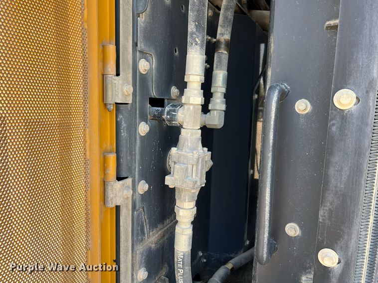 image for item II9243 2010 John Deere 824K  wheel loader