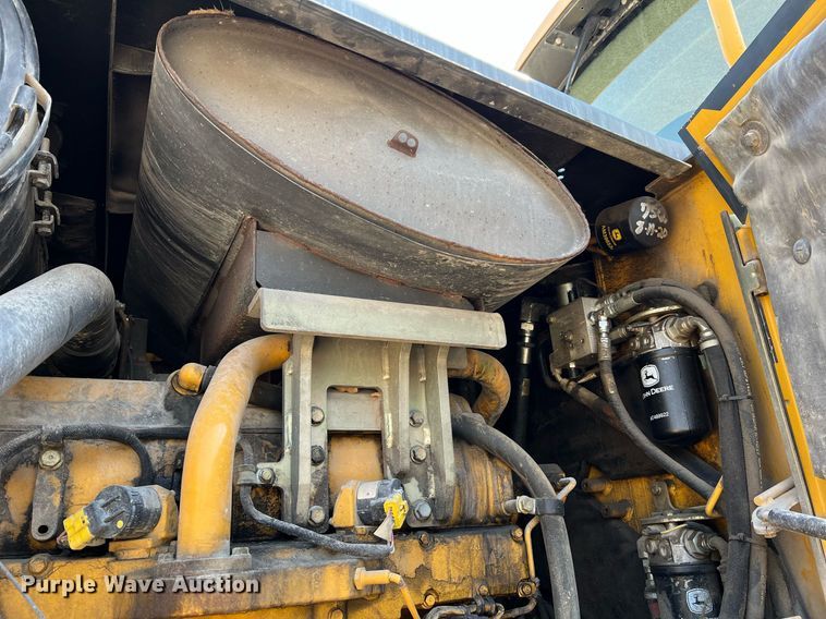 image for item II9243 2010 John Deere 824K  wheel loader