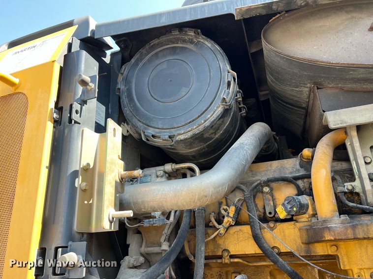 image for item II9243 2010 John Deere 824K  wheel loader