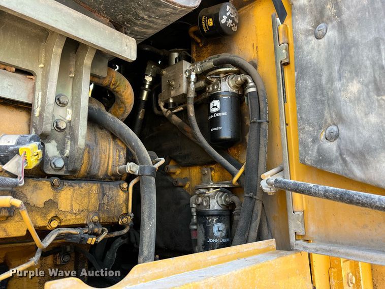 image for item II9243 2010 John Deere 824K  wheel loader