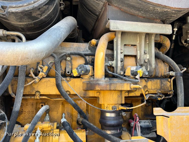 image for item II9243 2010 John Deere 824K  wheel loader