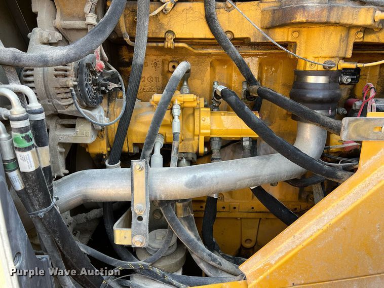 image for item II9243 2010 John Deere 824K  wheel loader