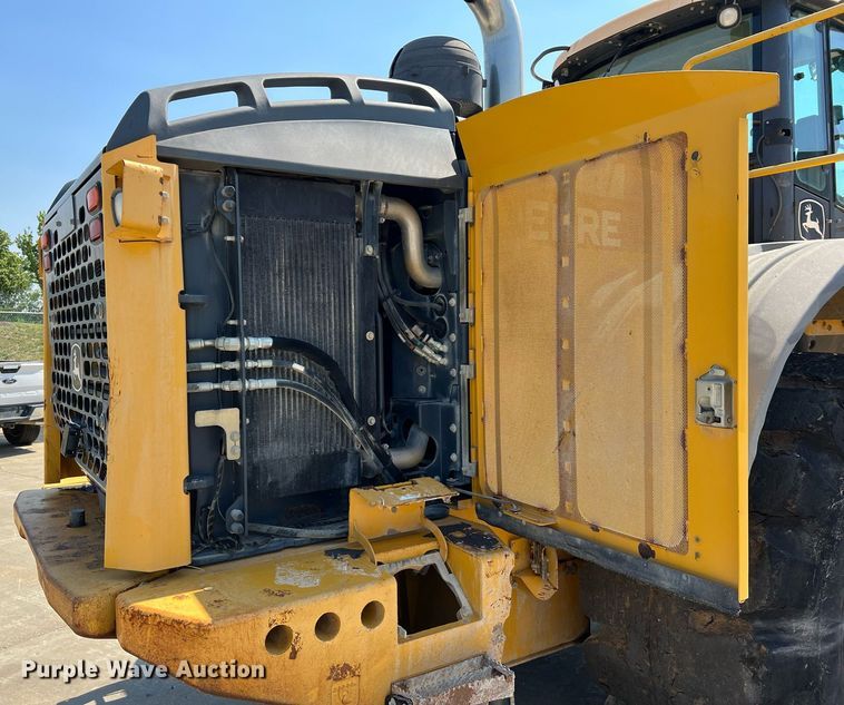 image for item II9243 2010 John Deere 824K  wheel loader
