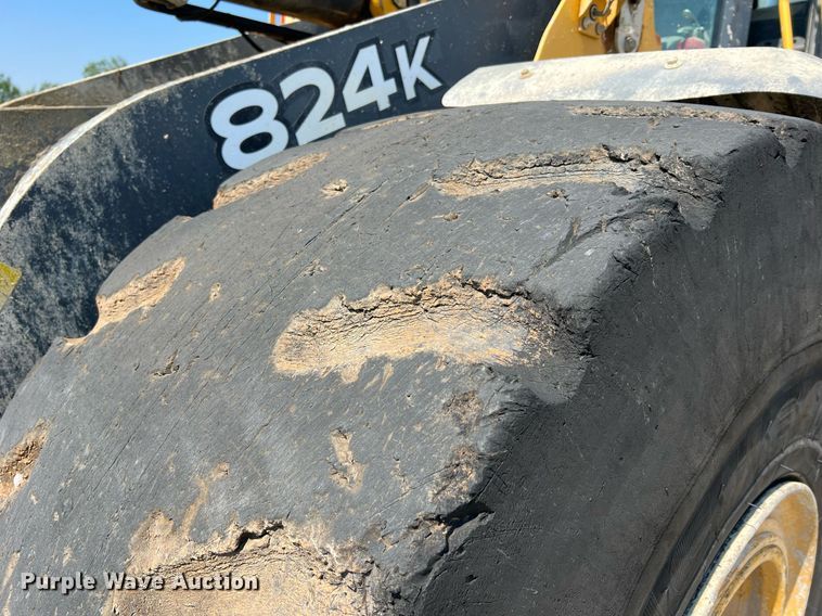 image for item II9243 2010 John Deere 824K  wheel loader