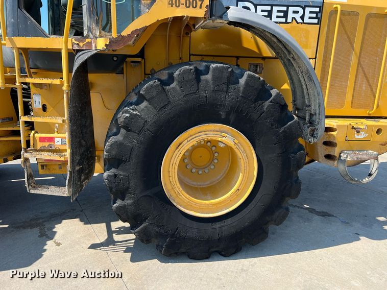 image for item II9243 2010 John Deere 824K  wheel loader
