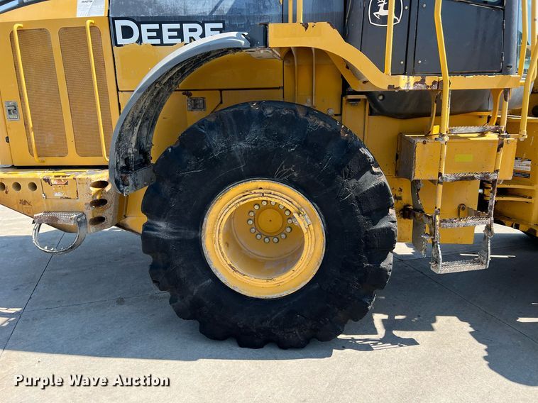 image for item II9243 2010 John Deere 824K  wheel loader