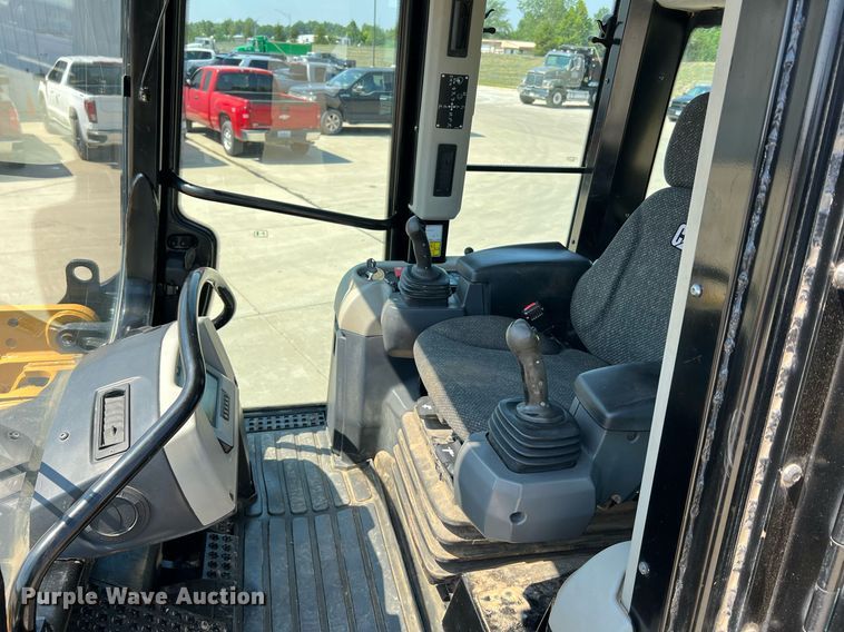 image for item II9244 2016 Caterpillar 963K  track loader