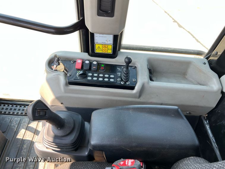 image for item II9244 2016 Caterpillar 963K  track loader