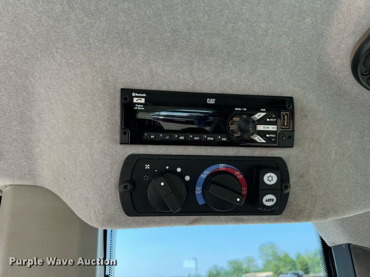 image for item II9244 2016 Caterpillar 963K  track loader