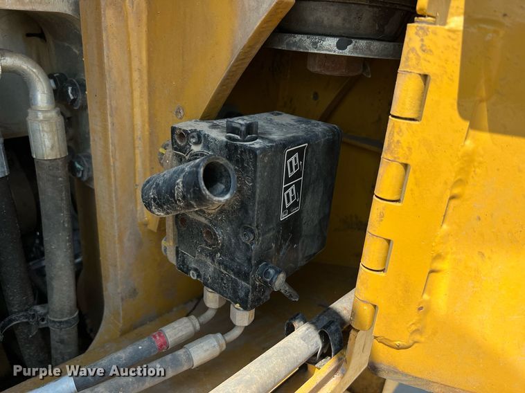 image for item II9244 2016 Caterpillar 963K  track loader