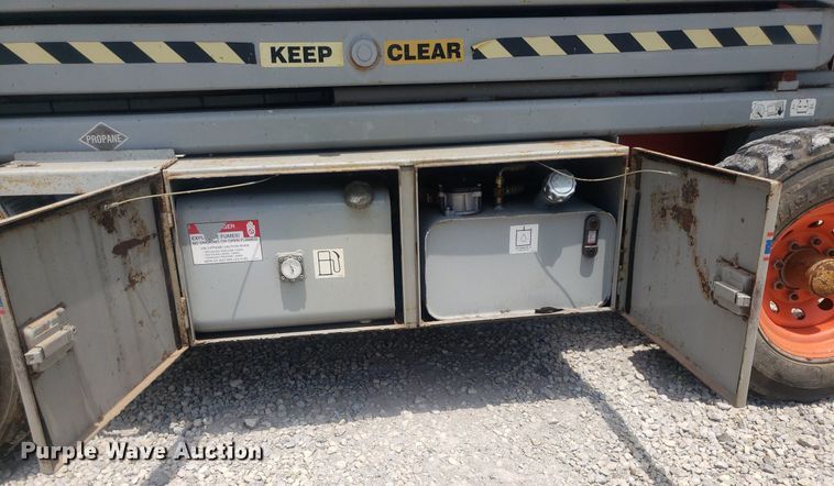 image for item IP9358 2005 Skyjack SJ7127  scissor lift