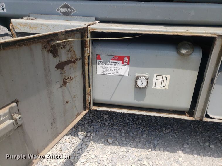 image for item IP9358 2005 Skyjack SJ7127  scissor lift