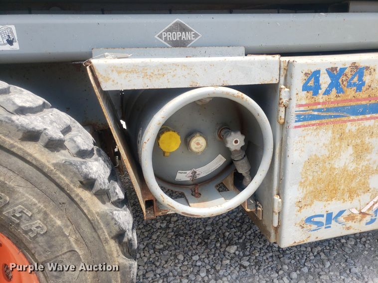 image for item IP9358 2005 Skyjack SJ7127  scissor lift