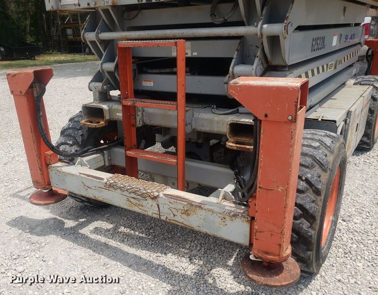 image for item IP9358 2005 Skyjack SJ7127  scissor lift