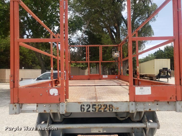 image for item IP9358 2005 Skyjack SJ7127  scissor lift