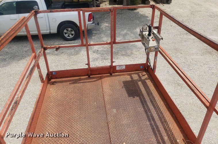 image for item IP9358 2005 Skyjack SJ7127  scissor lift