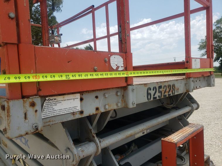 image for item IP9358 2005 Skyjack SJ7127  scissor lift
