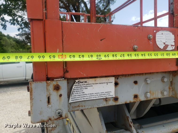 image for item IP9358 2005 Skyjack SJ7127  scissor lift