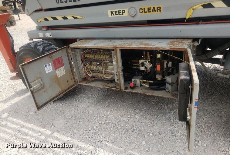 image for item IP9358 2005 Skyjack SJ7127  scissor lift