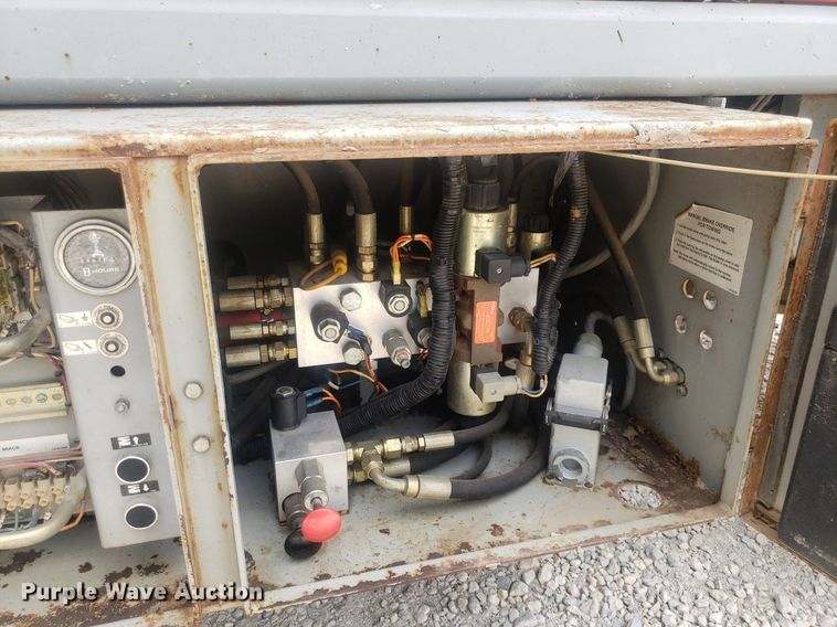 image for item IP9358 2005 Skyjack SJ7127  scissor lift