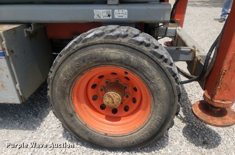 image for item IP9358 2005 Skyjack SJ7127  scissor lift