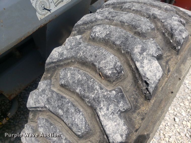 image for item IP9358 2005 Skyjack SJ7127  scissor lift