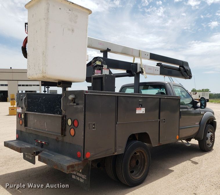 image for item IP9382 2005 Ford F450 Super Duty  bucket truck
