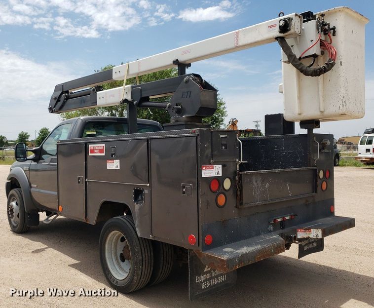 image for item IP9382 2005 Ford F450 Super Duty  bucket truck