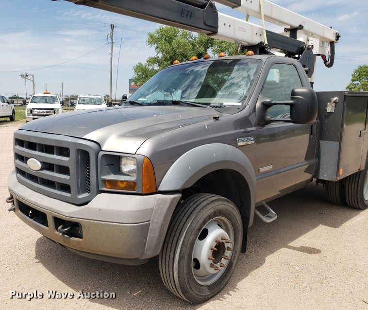 image for item IP9382 2005 Ford F450 Super Duty  bucket truck