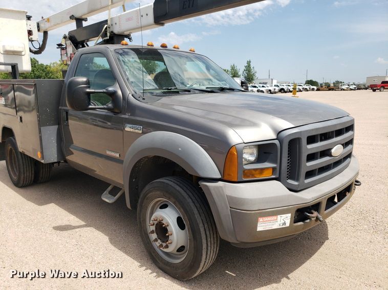 image for item IP9382 2005 Ford F450 Super Duty  bucket truck