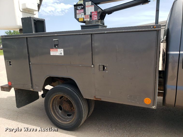 image for item IP9382 2005 Ford F450 Super Duty  bucket truck