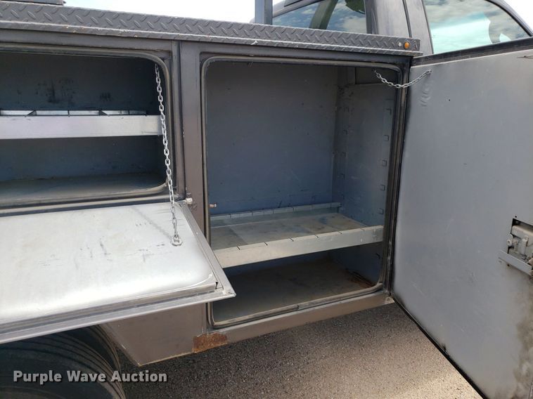 image for item IP9382 2005 Ford F450 Super Duty  bucket truck