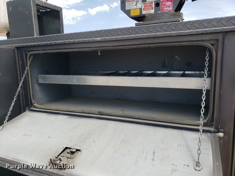 image for item IP9382 2005 Ford F450 Super Duty  bucket truck