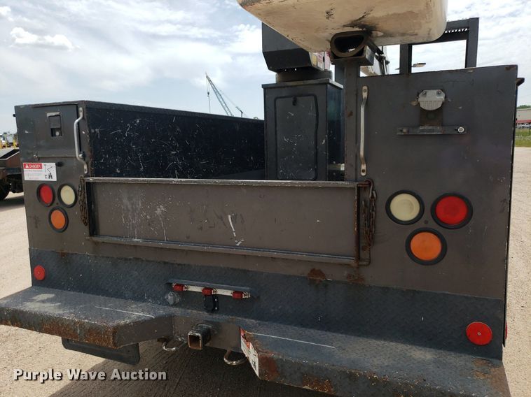 image for item IP9382 2005 Ford F450 Super Duty  bucket truck