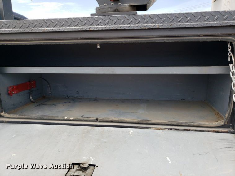 image for item IP9382 2005 Ford F450 Super Duty  bucket truck