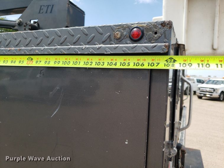 image for item IP9382 2005 Ford F450 Super Duty  bucket truck