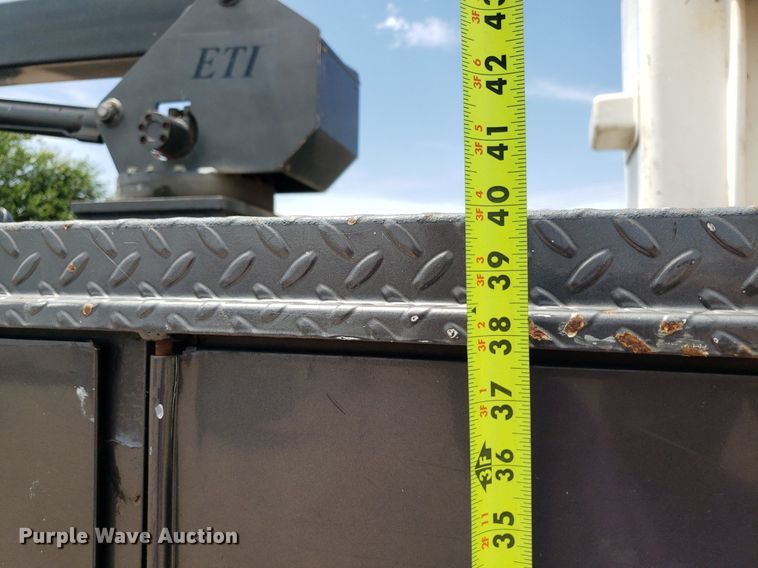 image for item IP9382 2005 Ford F450 Super Duty  bucket truck