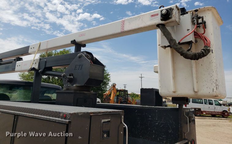 image for item IP9382 2005 Ford F450 Super Duty  bucket truck