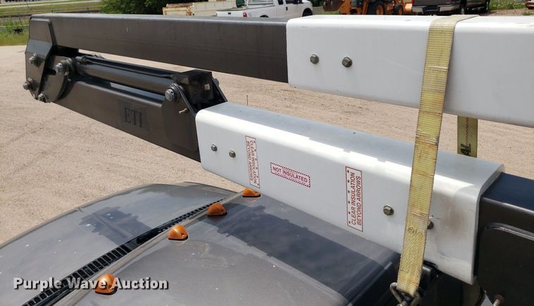 image for item IP9382 2005 Ford F450 Super Duty  bucket truck