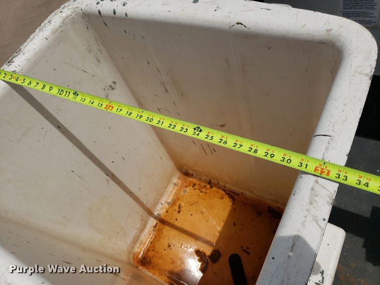 image for item IP9382 2005 Ford F450 Super Duty  bucket truck