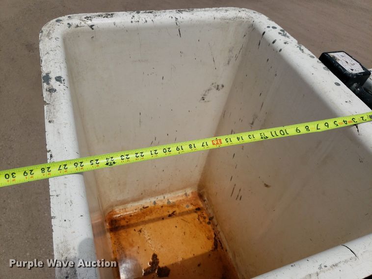 image for item IP9382 2005 Ford F450 Super Duty  bucket truck