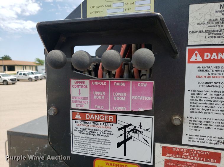 image for item IP9382 2005 Ford F450 Super Duty  bucket truck